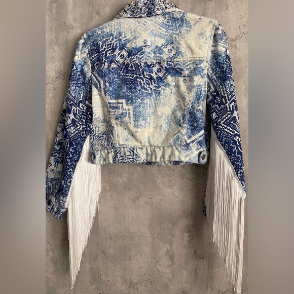 Chico’s Women’s Blue/white Jean Jacket Artisan Pattern Beaded Fringe Crop Sz0 - Picture 3 of 10